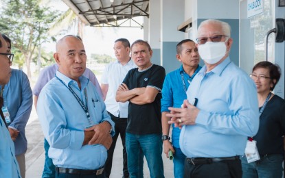 <p><strong>GAINING INSIGHTS.</strong> Batangas Governor Hermilando Mandanas (wearing mask) leads a benchmarking activity at Lucena Fish Port Complex on Tuesday (Jan. 9, 2023). The governor hopes to gain insights into the construction and operation of modern fish ports before he embarks on a similar project in his province.<em> (Photo courtesy of Batangas PIO)</em></p>