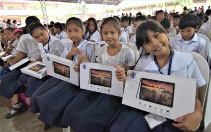 26 elementary schools in Negros Occidental get learning tablets
