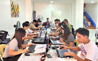 <p> </p>
<p><strong>DATABASE-SHARING.</strong> Department of Social Welfare and Development (DSWD) 8 (Eastern Visayas) office personnel encode the database of poor families in the region in this undated photo. The DSWD shared the list with 13 local government units in the region, a DSWD-8 official said Friday (Jan. 12, 2024). <em>(Photo courtesy of DSWD-8)</em></p>