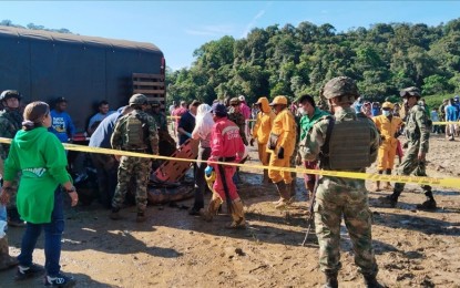 33 dead, 19 injured in Colombian highway landslide