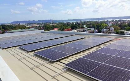 <p><strong>SOLAR POWER.</strong> Iloilo City Hall adopts solar energy. The power generated by the 134 solar panels is expected to generate 60 kilowatts a day and will provide around one-third of the power demand at the city hall. <em>(PNA photo by PGLena)</em></p>
