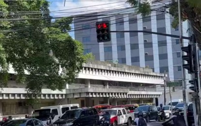 <p><strong>NEW TRAFFIC LIGHT.</strong> The new traffic signal lights along the North Capitol Road in Bacolod City during its test operation in the first week of January 2024. Traffic lights equipped with radar sensor technology are to be fully operational in the initial three main intersections of the city this week. (<em>Contributed photo</em>)</p>