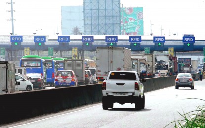 <p><strong>TOLL FEES. </strong>Department of Agriculture-accredited trucks transporting agricultural products will be exempted from toll fee hikes and will receive rebates starting June 1. The decision will ensure the stability of food prices, Finance Secretary Ralph Recto said in a statement on Thursday (May 30, 2024). <em>(PNA photo by Ben Briones)</em></p>