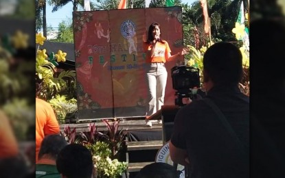 <p><strong>PLANT FEST</strong>. Guiguinto, Bulacan Mayor Agatha Cruz formally opens the 26th Halamanan Festival on Thursday (Jan. 18, 2024). The festival showcases Guiguinteños' love for ornamental plants, decorative trees, and flowers which have become their source of livelihood. <em>(Photo from Mayor Agay's FB page)</em></p>