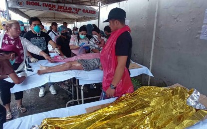 <p><strong>FATALITIES.</strong> Remains of the dead landslide victims in Mt. Diwata, Monkayo, Davao de Oro, are brought to a funeral home on Thursday (Jan. 18, 2024). Seven persons died, one was severely injured, while five remain missing due to the landslide that happened past noontime of the same day. <em>(PNA photo by Robinson Niñal Jr.)</em></p>