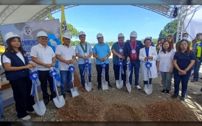 <p><strong>GROUNDBREAKING</strong>. Pangasinan Governor Ramon Guico III (fifth from left) poses with other officials during the groundbreaking ceremony for the new Umingan Community Hospital in Barangay Gonzales, Umingan town on Thursday (Jan.18, 2024). The PHP200 million infrastructure is part of the provincial government’s pioneering township project. <em>(Photo by Liwayway Yparraguirre)</em></p>