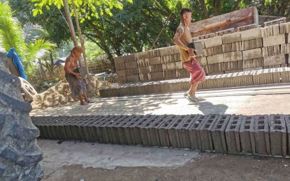 Mindoro inmates embark on hollow block production project