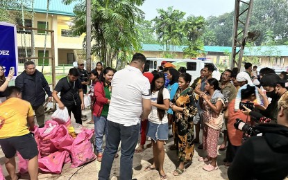 <p><strong>RELIEF OPS.</strong> Tingog Party-list Rep. Jude Acidre (in white polo) leads the distribution of 1,000 food packs at Brgy. San Miguel in Tagum City, Davao del Norte on Thursday (Jan. 18, 2024). The offices of Speaker Ferdinand Martin G. Romualdez and Tingog Party-list Reps. Yedda Romualdez and Acidre are jointly facilitating the immediate release of PHP35 million in financial aid and 17,500 food packs for the seven congressional districts affected by the recent flooding and landslides in the Davao Region. <em>(Photo courtesy of Tingog Party-list)</em></p>