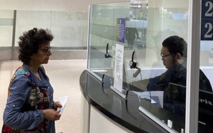 <p><strong>SPECIAL ENVOY.</strong> Irene Khan (left), United States Special Rapporteur on Freedom of Opinion and Expression, undergoes immigration procedures at Ninoy Aquino International Airport Terminal 1 in Parañaque City on Monday (Jan. 22, 2024). The Presidential Task Force on Media Security said her visit, which will be until Feb. 2, is an opportunity to highlight the Philippines' unwavering dedication to openness, transparency, and a thriving media landscape where everyone is empowered to freely express their opinions. <em>(Photo courtesy of PTFoMS)</em></p>