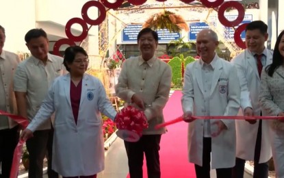 <p style="font-weight: 400;"><strong>LUNG TRANSPLANT PROGRAM</strong>. President Ferdinand R. Marcos Jr. on Tuesday (Jan. 23, 2024) leads the official launching of the Lung Transplant Program of the Lung Center of the Philippines and the National Kidney and Transplant Institute in Diliman, Quezon City. During the event, Marcos said the government is eyeing to establish an additional 179 medical specialty centers by 2028. <em>(Screenshot from Radio Television Malacañang)</em></p>
