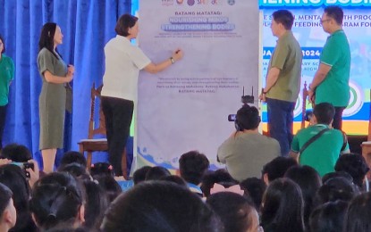 <p><strong>BATANG MATATAG</strong>. Vice President and Education Secretary Sara Z. Duterte (2nd left) leads on Wednesday (Jan. 24, 2024) the signing of commitment to support the implementation of the Department of Education's (DepEd) School-based Feeding Program and Mental Health Program. Duterte was followed by Quezon City Mayor Joy Belmonte (left), House Basic Education Chairperson and Pasig City Rep. Roman Romulo (3rd left), and DepEd Operations Assistant Secretary Dexter Galban (right). <em>(PNA photo by Wilnard Bacelonia) </em></p>