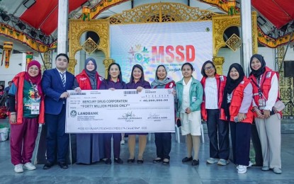 <p><strong>INDIGENT PATIENTS.</strong> BARMM Ministry of Social Services and Development (MSSD) Minister Raisa Jajurie (5th from right) leads other MSSD officials in the distribution of medical assistance to Mercury Drugs representatives intended for indigents in the region on Sunday (Jan. 28, 2024) The aid is provided under the MSSD’s Bangsamoro Critical Assistance for Indigents in Response to Emergency Situations (B-CARES) program. <em>(Photo courtesy of MSSD-BARMM)</em></p>