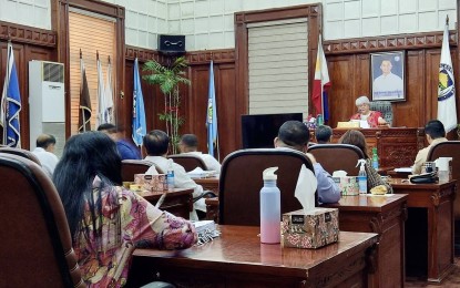 <p><strong>EASE OF DOING BUSINESS</strong>. Members of the Sangguniang Panlalawigan (Provincial Council) of Ilocos Norte approved on Wednesday (Jan. 31, 2024) a resolution authorizing Gov. Matthew Joseph Manotoc to sign a memorandum of agreement (MOA) with national government agencies. The MOA is meant to support the ease of doing business in the province. <em>(Photo by Leilanie Adriano)</em></p>