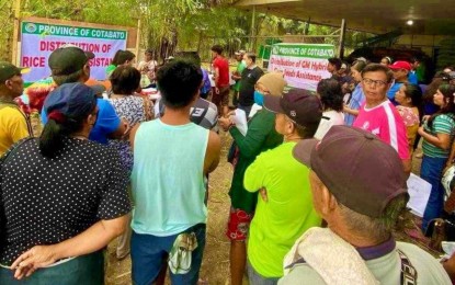 <p><strong>FARM INPUTS.</strong> Farmers in Pigcawayan, North Cotabato, wait for their turn in the distribution of seeds and other farm inputs following a short ceremony on Wednesday (Jan. 31, 2024) in the town proper. At least 470 farmers in Pigcawayan and another 330 from Arakan town benefited from the assistance. <em>(Photo courtesy of North Cotabato PIO)</em></p>