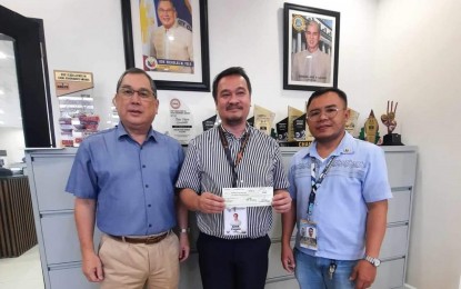 Bago City turns over P200K fund to NFA to increase palay buying price