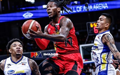 <p>CJ Perez of San Miguel Beer (with ball), 2024 PBA Commissioner's Cup Best Player of the Conference <em>(Photo courtesy of PBA Images)</em></p>