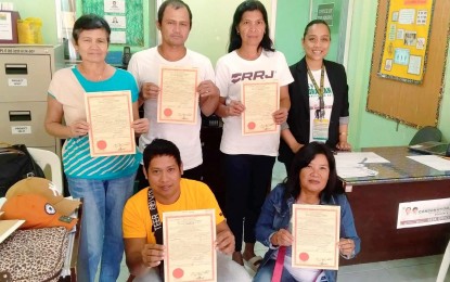 31 farmers in Camarines Sur get land titles from gov't