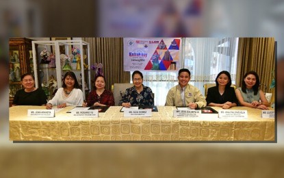 <p><strong>DEAL SIGNING</strong>. Officials of the Balikatan sa Kaunlaran (BSK) and Robinsons Land Corp. sign a memorandum of agreement in San Juan City on Jan. 23, 2024. The BSK EntrePinoy Program will be relaunched through the three-day EntrePinoy Expo at Robinsons Galleria, EDSA corner Ortigas Avenue, Quezon City on Feb. 23-25.<em> (Contributed photo)</em></p>