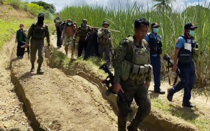 Gov’t forces sustain clearing ops in north Negros clash site