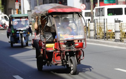 <p><strong>GET OFF FROM NATIONAL ROAD.</strong> An electronic tricycle (e-trike) traverses Recto Avenue in Manila on Feb. 29, 2024. Starting April 15, e-trikes, e-bikes, and other electric motor vehicles are banned on major roads across the National Capital Region. <em>(PNA photo by Yancy Lim)</em></p>
