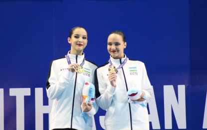 <p><strong>GOLD WINNERS.</strong> Uzbekistan's Ziyodakhon Toshkhujaeva (left) and Anna Vaschenko hold their gold medals during the awarding ceremony of the artistic swimming Junior 15-19 Duet event in the 11th Asian Age Group Championships at the New Clark City Aquatic Center in Capas, Tarlac on March 5, 2024. The tandem scored 347.4850 points<em>. (AAGC photo)</em></p>