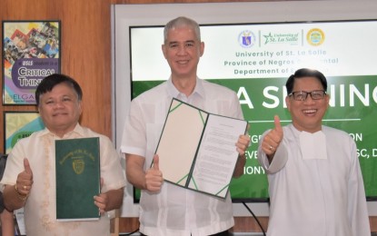 <p><strong>SCHOLARSHIP GRANT.</strong> Negros Occidental Governor Eugenio Jose Lacson (center) with Department of Education-Negros Occidental Schools Division Superintendent Anthony Liobet (left) and University of St. La Salle president Br. Joaquin Severino Martinez after signing the memorandum of agreement for the implementation of the Provincial School Heads Academy Scholarship for 2024 on Tuesday (March 5, 2024). The province will provide scholarships to some 100 public school heads for a three-semester course to obtain a Certificate in Educational Administration and Supervision. (<em>Photo courtesy of PIO Negros Occidental)</em></p>