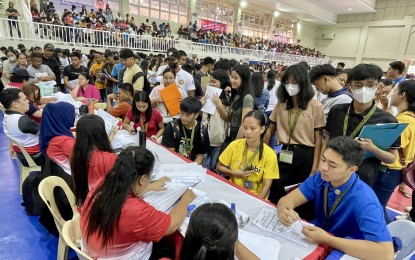 <p><strong>EDUCATION SUPPORT</strong>. Some of the 1,551 students from Ilocos Norte who received the PHP5,000 education aid from the Department of Social Welfare and Development (DSWD) on Thursday (March 7, 2024). The beneficiaries are verified children of farmers and fishermen whose livelihood was affected by Typhoon Egay and other calamities in 2023. (Photo by Leilanie Adriano)</p>