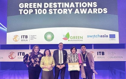 <p><strong>GREEN STORY AWARD.</strong> Sipalay City Mayor Maria Gina Lizares (2nd from right) with (from left) Negros Occidental 6th District Rep. Mercedes Alvarez, president and chief executive officer of Society for Sustainable Tourism Susan Santos de Cárdenas, Green Destinations president Albert Salman and City Tourism Officer Jerick Lacson at the Green Destinations Top 100 Story Awards of Internationale Tourismus-Börse (ITB) Berlin 2024 in Germany Wednesday night (March 6, 2024). Sipalay City’s story, “Lakbayon (Steps) – Women Steps Toward Sustainability”, got second place in the Thriving Communities Category. (<em>Photo courtesy of Sipalay City Government</em>)</p>