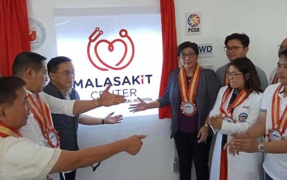 <p><strong>HEALTH AID.</strong> Senator Christopher “Bong” Go leads the inauguration of the 161st Malasakit Center inside the Joni Villanueva General Hospital in Bocaue, Bulacan on Monday (March 11, 2024). Also in photo (from left to right) are Bulacan Gov. Daniel Fernando, Rep. Boy Cruz, (Bulacan 5th District), Bocaue Vice Mayor Sherwin Tugna, Dr. Renelyn Tungol, OIC, Joni Villanueva General Hospital; Vice Gov. Alex Castro, DOH Undersecretary Maria Rosario Clarissa Singh-Vergeire and some hospital officials. <em>(Photo by Manny Balbin)</em></p>