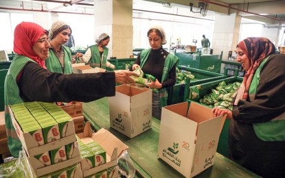 Egyptian Food Bank prepares food to alleviate hunger in Egypt, Gaza