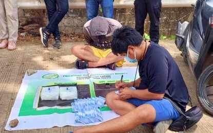 <p><strong>BIG CATCH.</strong> An agent of PDEA-BARMM accounts for shabu seized from an alleged big time drug peddler during a buy-bust in Indanan, Sulu on Saturday (March 9, 2024). Some PHP13.6 million worth of shabu were seized from the suspect. (<em>PDEA-BARMM photo)</em></p>