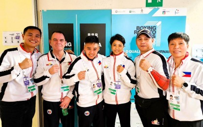 <p><strong>OLYMPIANS.</strong> Filipino boxers Nesthy Petecio and Aira Villegas (3rd and 4th from left) both qualified for this year’s Paris Olympics. The two are with other officials (from left) Association of Boxing Alliances in the Philippines secretary general Marcus Manalo, coach Don Abnett and coaches Rey Galido and Mitchell Martinez. <em>(Contributed photo) </em></p>