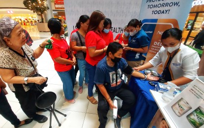 <p><strong>WORLD KIDNEY DAY.</strong> Dabawenyos avail of free health screening at the SM City Davao on March 13, 2024. A group of kidney transplant donors and recipients on Friday (March 15, 2024) urged Filipinos to donate kidneys, saying thousands of patients need them to have a second chance in life. <em>(PNA photo by Robinson Niñal Jr.)</em></p>
