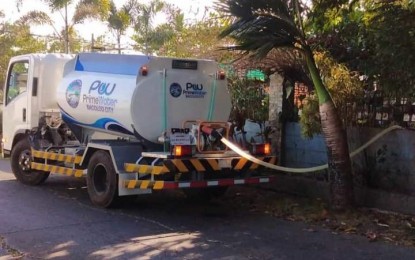 <p><strong>WATER SHORTAGE</strong>. A household experiencing water shortage avails of supply distributed by PrimeWater and its joint venture partner Bacolod City Water District last week. In his letter to Mayor Alfredo Abelardo Benitez dated March 7, 2024, PrimeWater president Roberto Fabrique Jr. said they have devised a plan to augment water supply that will allow them to deliver at least an additional seven million liters of water per day to residents of Bacolod. <em>(Photo from Baciwa-PrimeWater Bacolod City's Facebook page)</em></p>