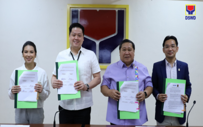 <p><strong>MOU FOR A CAUSE</strong>. The Department of Social Welfare and Development (DSWD) and the Mindanao State University (MSU) officials sign a memorandum of understanding on Tuesday (March 12, 2024) to develop and implement inclusive and culturally-sensitive programs for orphans and children in “torils” in Marawi City. From left are DSWD Undersecretary for Legislative Affairs Fatima Aliah Dimaporo, Secretary Rex Gatchalian, MSU System president Basari Mapupuno, and MSU presidential management staff Rashid Pandi.<em> (DSWD photo)</em></p>