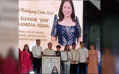 <p><strong>CITATION</strong>. Bulacan Governor Daniel Fernando (2nd from left) awards to Bocaue Mayor JonJon Villanueva, Mayor Joni's husband Vice Mayor Sherwin Tugna and his children, the copy of the Sangguniang Panlalawigan resolution honoring the late mayor during the Gawad Medalyang Ginto 2024 at the Hiyas ng Bulacan Convention Center, City of Malolos on Tuesday night (March 12, 2024). Also in photo are Vice Governor Alex Castro (7th from left), Board Member Mina Fermin (8th from left) and Provincial Administrator Antonette Vasquez Constantino (left). <em>(Photo by Manny Balbin)</em></p>