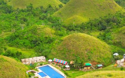<p><strong>VIRAL.</strong> The Captain’s Peak Resort built within the vicinity of Chocolate Hills goes viral on social media, since the area was declared a protected area through Proclamation No. 1037 issued by then President Fidel V. Ramos on July 1, 1997. The DILG on Thursday (March 14, 2024) said it would look into the accountability of the concerned local government units over the issue. <em>(Screengrab from video of Ren the Adventurer)</em></p>