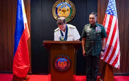 <p><strong>STRONG ALLIANCE.</strong> USINDOPACOM commander, Admiral John Aquilino, signs the guestbook at the Bulwagang Balangiga before his meeting with AFP chief, Gen. Romeo Brawner Jr. (right), at the AFP General Headquarters in Camp Aguinaldo, Quezon City on Tuesday (March 12, 2024). The two officials discussed various activities and exercises aimed at boosting interoperability between Filipino and American troops. <em>(Photo courtesy of the AFP)</em></p>