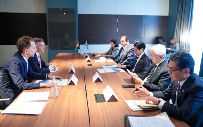 <p><strong>OFFSHORE WIND FARMS.</strong> President Ferdinand R. Marcos Jr. (center, right panel) meets with the officials of wpd GmbH, a German company specializing in the development of wind and solar projects, on the sidelines of his working visit to Berlin, Germany on Tuesday (March 12, 2024). During the meeting, the German firm told Marcos of its plan to invest PHP392.4 billion for the establishment of offshore wind farms in the Philippines. <em>(Photo courtesy of the Presidential Communications Office)</em></p>