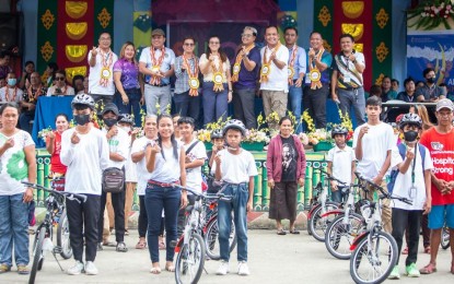 <p><strong>RIDE TO SCHOOL</strong>. Student receiving bicycles from the local government of Alangalang, Leyte in this undated photo in 2023. The town will distribute an additional 100 bicycles this year to encourage more poor students to come to school daily. <em>(Photo courtesy of Alangalang local government)</em></p>