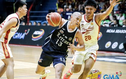 <p><strong>BEST OF THREE</strong>. Letran's Moses Manalili (center) drives past Perpetual's Jan Pagulayan in Game 1 of the NCAA Season 99 junior basketball best-of-three finals at Filoil EcoOil Centre in San Juan City on Saturday (March 16, 2024). The Knights won, 97-80, and will go for the title on March 20. <em>(NCAA photo)</em></p>