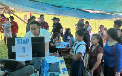 <p><strong>REGISTRATION FOR IPs.</strong> Commission on Elections staff assist voter applicants in Sitio Kalinawan, Kibongcog, San Fernando, Bukidnon on Monday (March 18, 2024). Comelec chairperson George Garcia said more satellite registrations are planned nationwide. (<em>PNA photo by Ferdinand G. Patinio)</em></p>