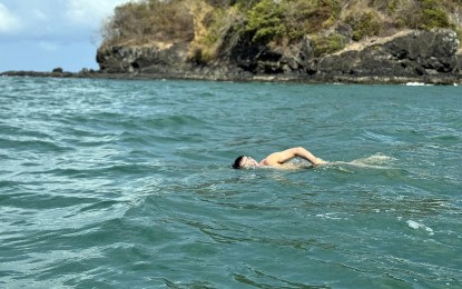 <p><strong>NEW RECORD.</strong> Surigaonon endurance swimmer Ingemar Macarine sets another record as the first person to swim from Olotayan Island to the People’s Park in Baybay, Roxas City, in Capiz, on Sunday (March 17, 2024). The swim covered a distance of 10.8 kilometers and lasted for three hours and 15 minutes. <em>(Photo courtesy of Ingemar Macarine)</em></p>