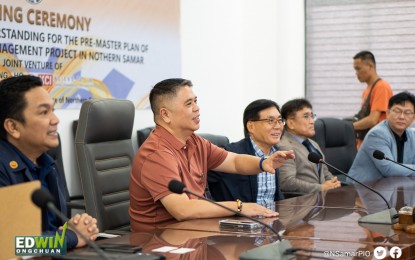 <p><strong>CURB FLOODS</strong>. Northern Samar Governor Edwin Ongchuan (2nd from left) meets with Korean engineering firm officials in this March 14 photo. The Northern Samar provincial government has inked a deal with Korean engineering firms to map out plans to curb floods in the province, the local government announced on Monday. (<em>Photo courtesy of Northern Samar provincial government</em>)</p>