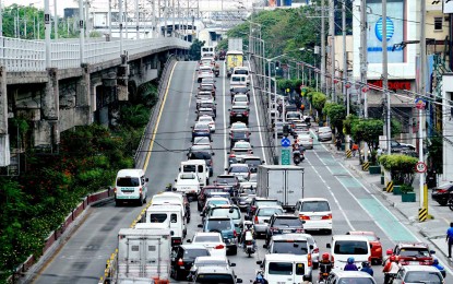 <p>Bumper-to-bumper traffic along Epifanio Delos Santos Avenue (EDSA) approaching Santolan in Quezon City on March 18, 2024.<em> (PNA photo by Ben Briones)Briones)</em></p>