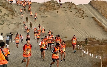 <p><strong>DUNES CHALLENGE</strong>. Runners join the Laoag sand dunes challenge on Feb. 24, 2024. On April 7, more runners are expected to join the pilot leg of the 2024 Milo Marathon in Laoag. <em>(File photo by Leilanie Adriano)</em></p>