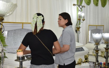 <p><strong>RESPECT.</strong> Vice President Sara Duterte visits the wake of four soldiers slain in an ambush by local terrorist group at Camp Siongco, Maguindanao del Norte Monday afternoon (March 18, 2024). The Vice President extended financial aid to relatives of the soldiers, whom she called heroes. <em>(Photo courtesy of 6ID)</em></p>