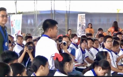 <p><strong>YOUTHPRENEURS</strong>. Students of San Nicolas National High School participate in a mentorship event held at the school's covered court on March 20, 2024. Go Negosyo business idols and young entrepreneurs shared insights on how to make good in business.<em> (screenshot from DepEd Tayo Ilocos Norte FB live)</em></p>