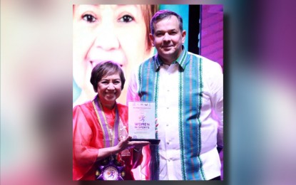 <p><strong>BOWLING LEGEND.</strong> Philippine Sports Commission (PSC) Commissioner Olivia "Bong" Coo (left) with PSC Chairperson Richard Bachmann during the inaugural Women in Sports (WIS) Awards ceremony at Rizal Memorial Coliseum in Manila on Wednesday (March 20, 2024). Coo was among the Lifetime Achievement awardees. <em>(PSC photo) </em></p>