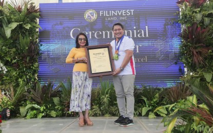 <p><strong>CIUDAD PROJECT.</strong> Cebu Governor Gwendolyn Garcia hands over a commemorative plaque to Filinvest Land, Inc. president and CEO Tristaneil Las Marias (right) to mark the beginning of their public-private partnership to develop the Ciudad Project, a mixed-use business park in Barangay Apas, Cebu City, in a ceremony on Friday (March 22, 2024). Under the Build-Operate-Transfer scheme, Filinvest will have exclusive rights to the project for 25 years while the Cebu provincial government will earn rental and shares from profits before the multi-billion asset is turned over to Cebu province.<em> (Photo courtesy of Cebu Capitol PIO)</em></p>